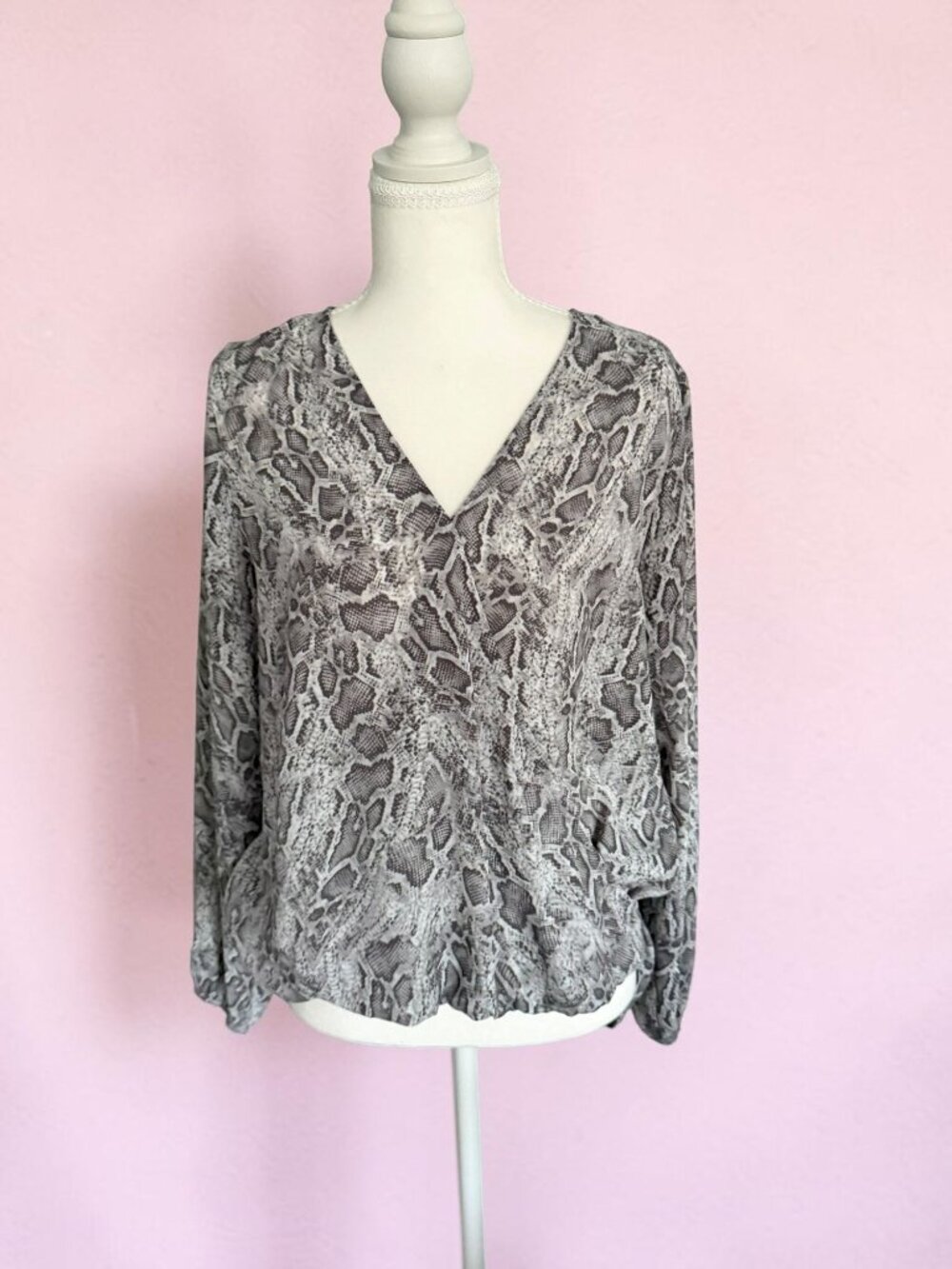 WEST KEI Gray Snake Print Long Sleeve Blouse Size Small